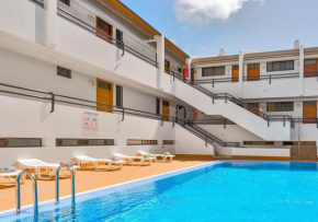 Stylish flat and pool with 3 rooms , sleeps 6 ,Los cristianos